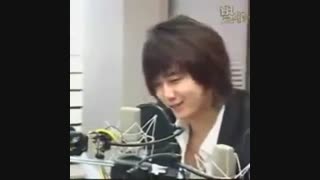 ببینین یونگ سنگ چی کار می کنه یک دقیقه است