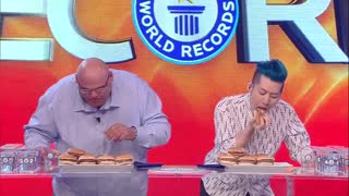 رکورد گینس خوردن بیشترین همبرگر در 3 دقیقه