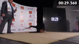 پسر فلسطینی رکورد انعطاف پذیرترین بدن دنیا را شکست !