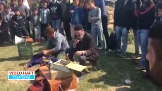 بساط یک معرکه گیر در تهران ۹۵