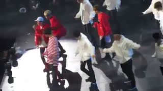 اجرای دیروز آهنگ Lost  تور وینگز در شیلی _BTS