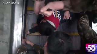 گیرکردن دست کودک به گوشه های پله برقی در چین