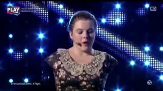 شگفت انگیز! دختری که با استعداد باور نکردنی خود باعث حیرت همگان شد.