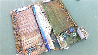 انتقال کشتی غرق شدۀ کرۀ جنوبی به سطح آب پس از 3 سال