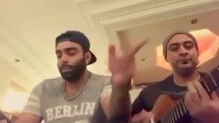 اجرای زنده آهنگ برگرد با گیتار توسط  مسعود صادقلو