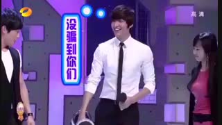 لی مین هو در برنامه ی happy camp oppo (۱)