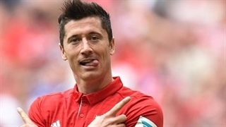 خلاصه بازی :  بایرن مونیخ  6 - 0  آگزبورگ  ( هتریک لواندوفسکی )