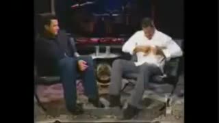 مردی که قلب خود را در برنامه ی زنده بیرون میکشد