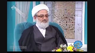 بدان که همیشه جلوی چشم خدایی !