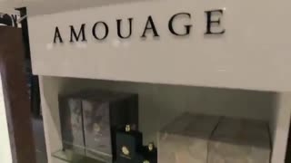 بزرگترین مجموعه عطر و لوازم آرایش اصفهان