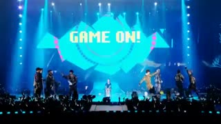 قسمتی از کنسرت اکسو پلنت .............خیلی خوبه حتما ببینید