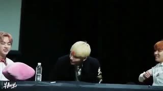 Bts-ته هیونگ آهنگ cyper4میخونه اونم عالییی