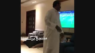 کلیپ خنده دار از خوشحالی یک عرب از برد بارسلونا و درخشش مسی در ال کلاسیکو