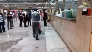 نظافت مترو با اسب زر