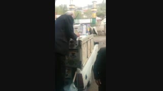 ارسال نان محلی از طرف آستانه سیدحسن ولی (روستای نیاک)به روستای آب اسک برای مراسم برف چال