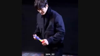 وقتی ووکی اسباب بازیی ک یکی از فن ها بش داده بودن رو میشکونه و...