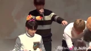 BTS ضربه جین به فن بی تی اس