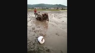 شوخی خرکی پسرا با هم