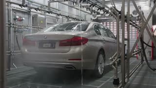 کارخانه ای پر از ربات های دقیق : گشتی در کارخانه سری 5 BMW