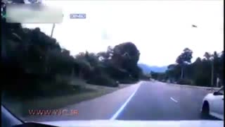 لحظه واژگونی یک خودرو