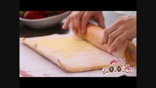 طرز تهیه رولت توت فرنگی با خامه