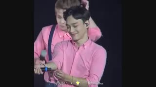 واسه استین بالا زدنشونم جیغ جیغ میکنن :)) چن چه ناز لبخند میزنه *_* اکسو-exo-chen-جونگده