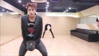 وقتی بکس JYP میخوان موقع تمرین رقص نرمال باشن ولی نمیشه ...