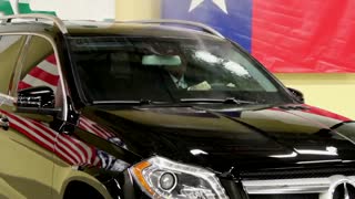 تست شیشه ی ضد گلوله بنز و حضور رییس شرکت در داخل ماشین !