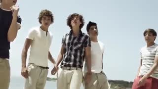 One Direction - What Makes You Beautiful  این اهنگ باحال از وان دایرکشن ... دوسشدارم  ٨__٨