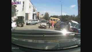 رانندگی هنرمندانه یک زن!