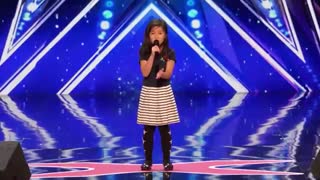 دختر بچه ای که صداش معرکه اس