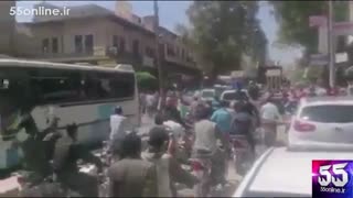 گرداندن جنازه های منتسب به داعش روی تریلی (+18 )