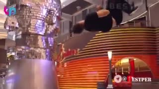 کشتی پیشرفته مدرن و بزرگ در حد یک شهرک راببین زیباست