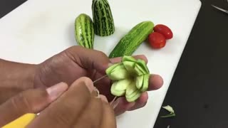 آموزش میوه آرایی - طرح گل با خیار