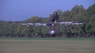 ربات پرنده حامل انسان