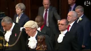 خودداری کوربین از تعظیم در برابر ملکه انگلیس