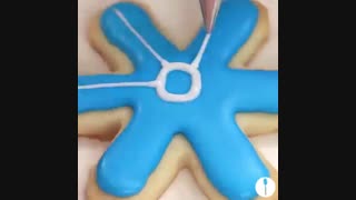 تزیین کوکی با رویال آیسینگ به شکل دانه های برف