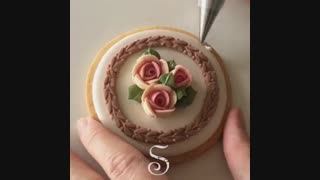 تزیین کوکی با رویال آیسینگ به شکل گل