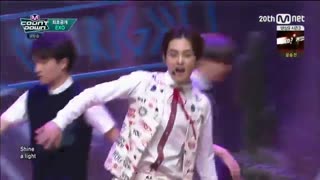 اجرای love me right از اکسو