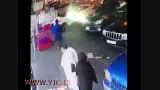 زد و خوردِ زن و مرد سعودی وسط خیابان !