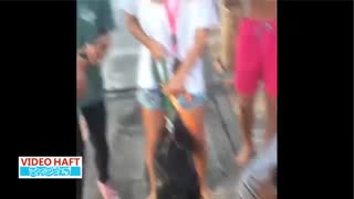 شکار بچه کوسه با دست‌ خالی