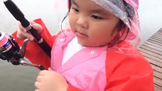 ماهیگیری دختر کوچولو خیلی جالبه