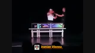 شعبده باز سر همسر خود را برید