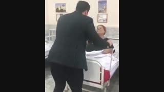 عیادت از مامانی با حال  و سرزنده  رو تخت بیمارستان