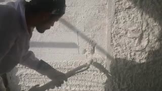 نحوه استفاده گچ پاششی توسط یکی از پیمانکاران در تهران