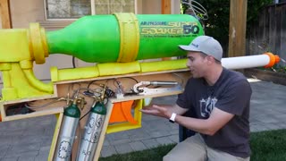 یک آب بازی هیجان انگیز با بزرگترین تفنگ آبپاش دنیا