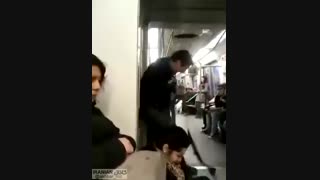 خداروشکر این یه قلمو تو مترو نداریم :/ رد داده بدبخت خخخخ