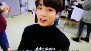 BTS فکر میکنید لاک اسکرین گوشی کوکی چه عکسی میتونه باشه؟bts. Kookie