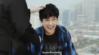 خندیدنش  منو کشته عین بچه ها میخنده