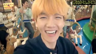 EXO - Baekhyun in Lotte World